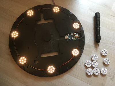 Assemblage de l'anneau lumineux avec modules LED et carte contrôleur
